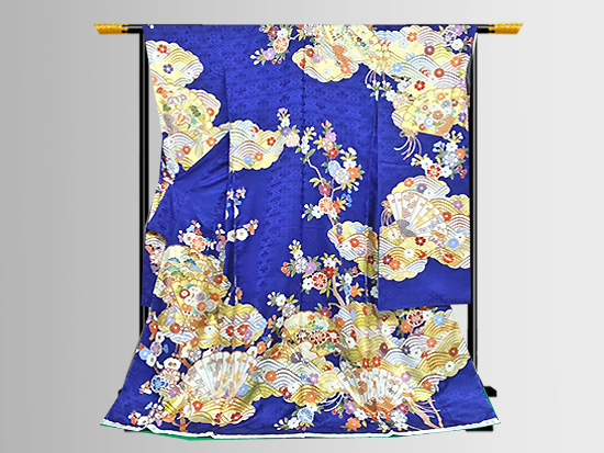 綺麗な紺色と煌びやかな金彩で映える！手描き京友禅 の特選振袖 - 着物 